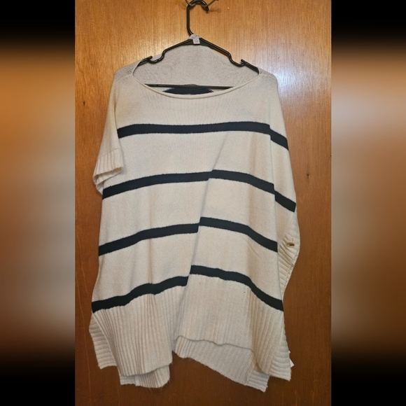 LOFT Striped Modern White & Black Poncho NWT size XS/S - Picture 4 of 4